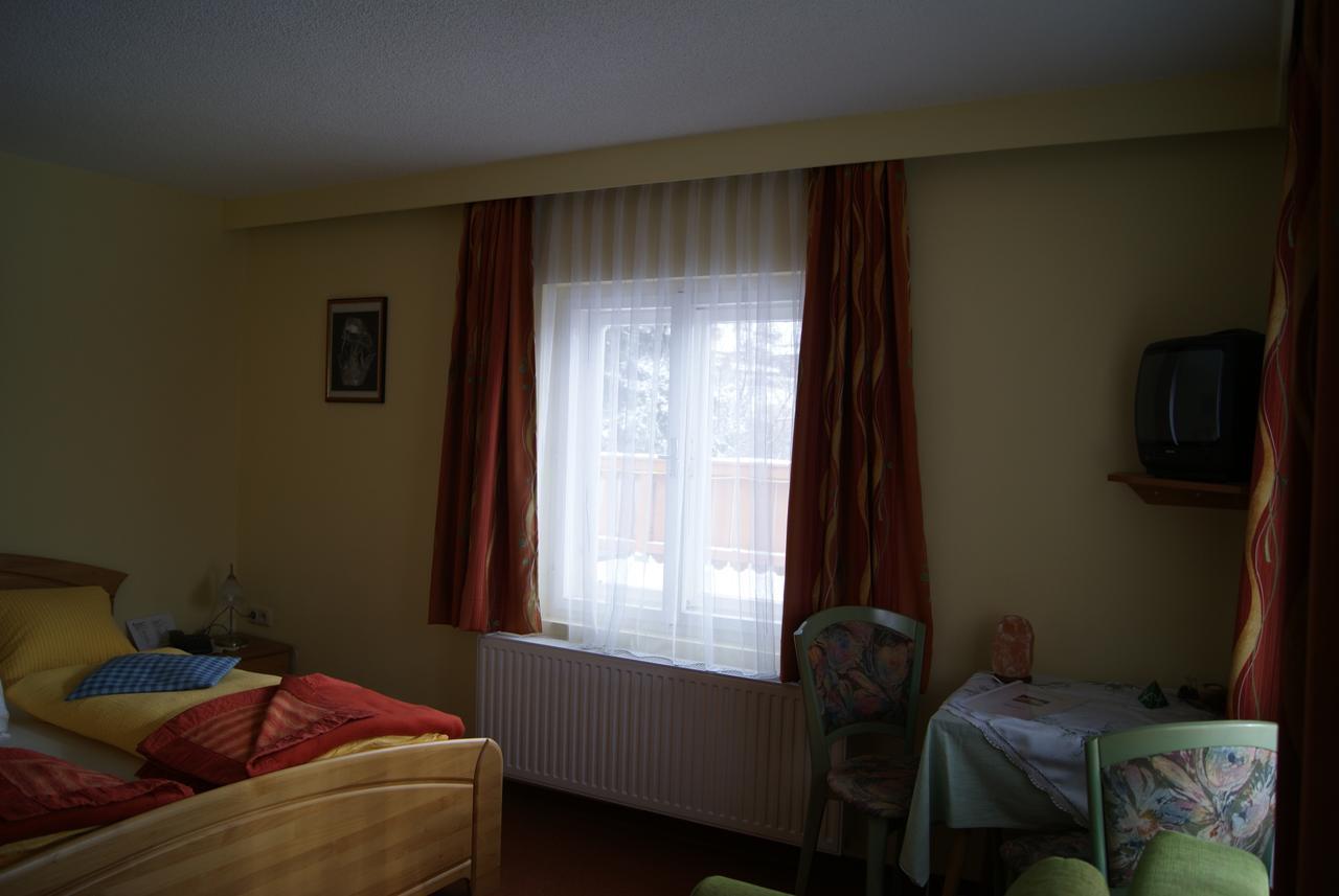 Edelsteinhotel Guniwirt Krakaudorf Quarto foto